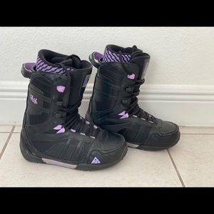 K2 plush black and purple snowboard boots